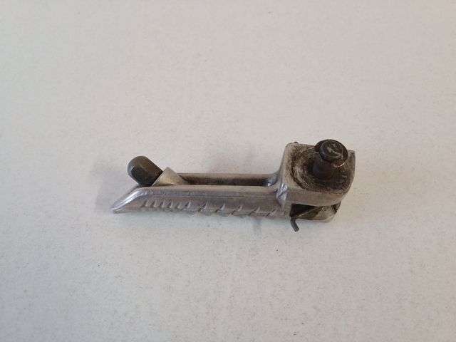 estribera derecha suzuki gsxr 1000 k5 k6 despiece