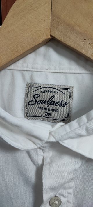 Camisa blanca Scalpers