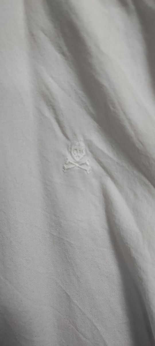 Camisa blanca Scalpers