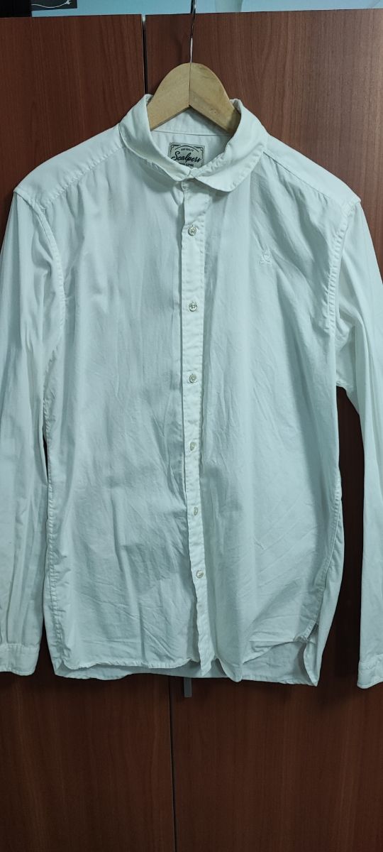 Camisa blanca Scalpers