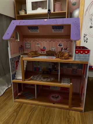 Casa de muñecas de madera