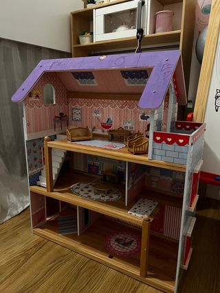 Casa de muñecas de madera