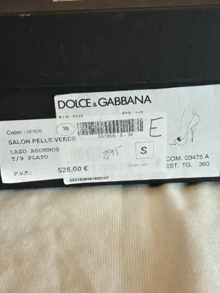 Zapatos verdes de tacón de Dolce & Gabbana.