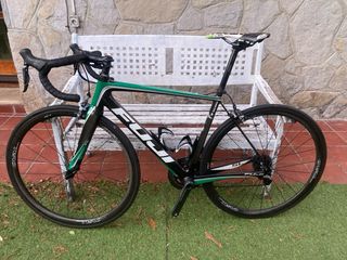 Bicicleta Fuji carbono carretera Caja Rural Team