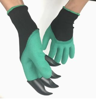 Guantes de jardinería con garras para cavar. 