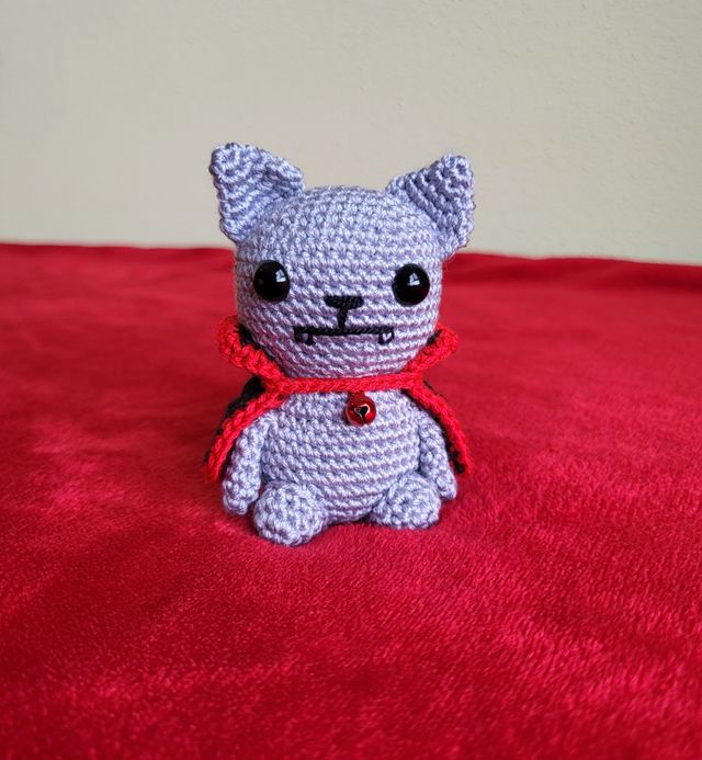 Gatto vampiro fatto a mano 