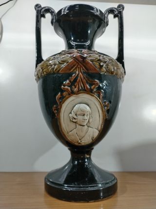 JARRÓN ANTIGUO VERDE CON BUSTO