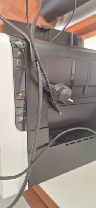 Impresora color HP LÁSER CP1025