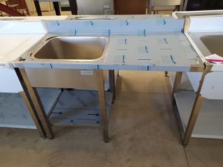 mesa acero inox con cubo y alojamiento