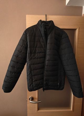 PLUMAS Chaqueta acolchada color negro