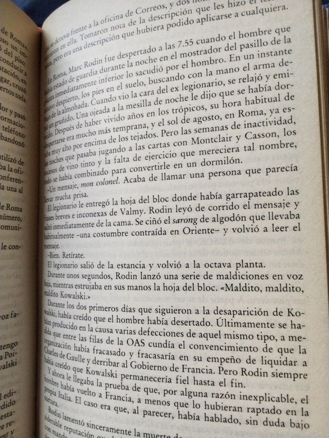 Libro clásico CHACAL de Frederick Forsyth año 1971