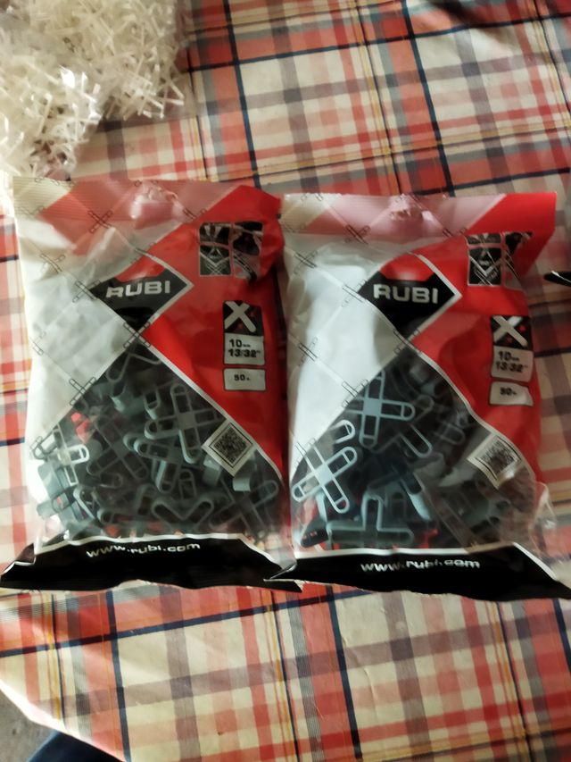 CRUCETAS PARA AZULEJOS DE 10 mm  2 BOLSAS DE 50 