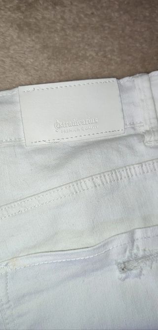  👖 Pantalón vaquero blanco Stradivarius Talla M