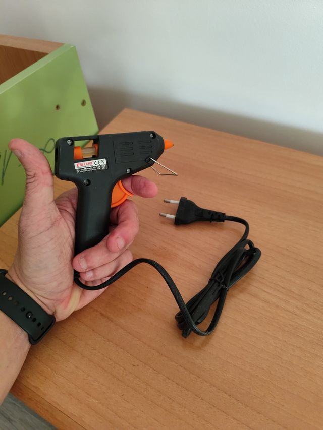 Pistola pequeña de silicona