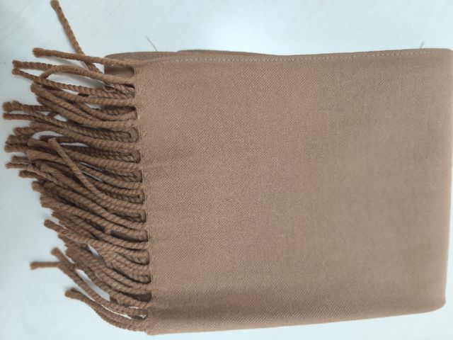 Regala accesorios moda: Bufanda color Camel. Simor