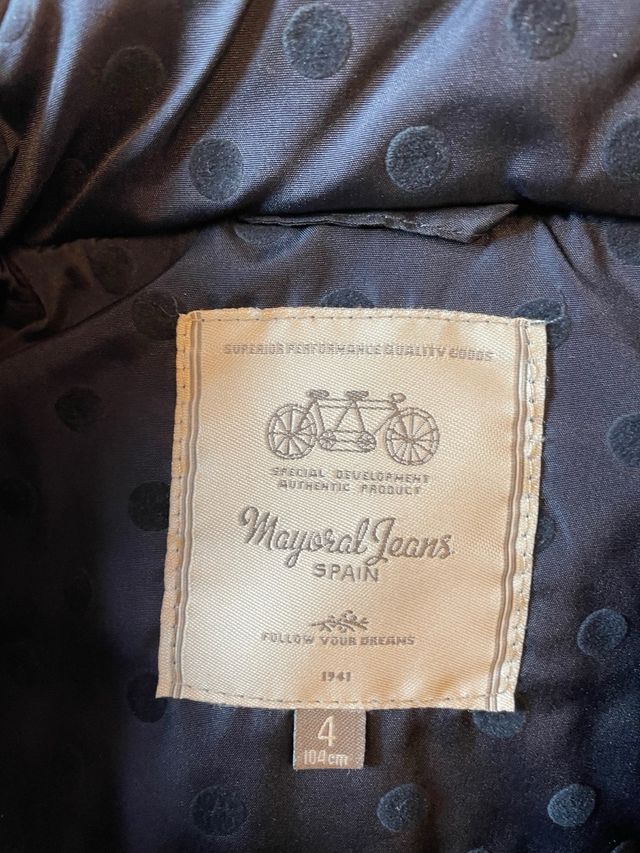Cazadora para niña. Talla 4 años. Marca Mayoral