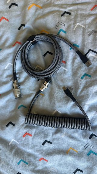 Teclado mecánico y coiled cable