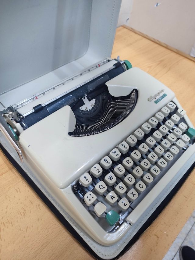 Máquina escribir Olympia Splendid 33