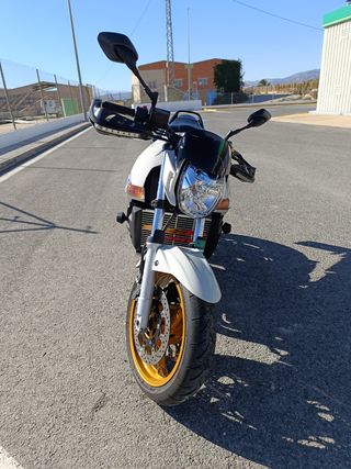 Suzuki GSR 600 A2