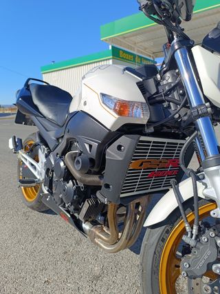 Suzuki GSR 600 A2