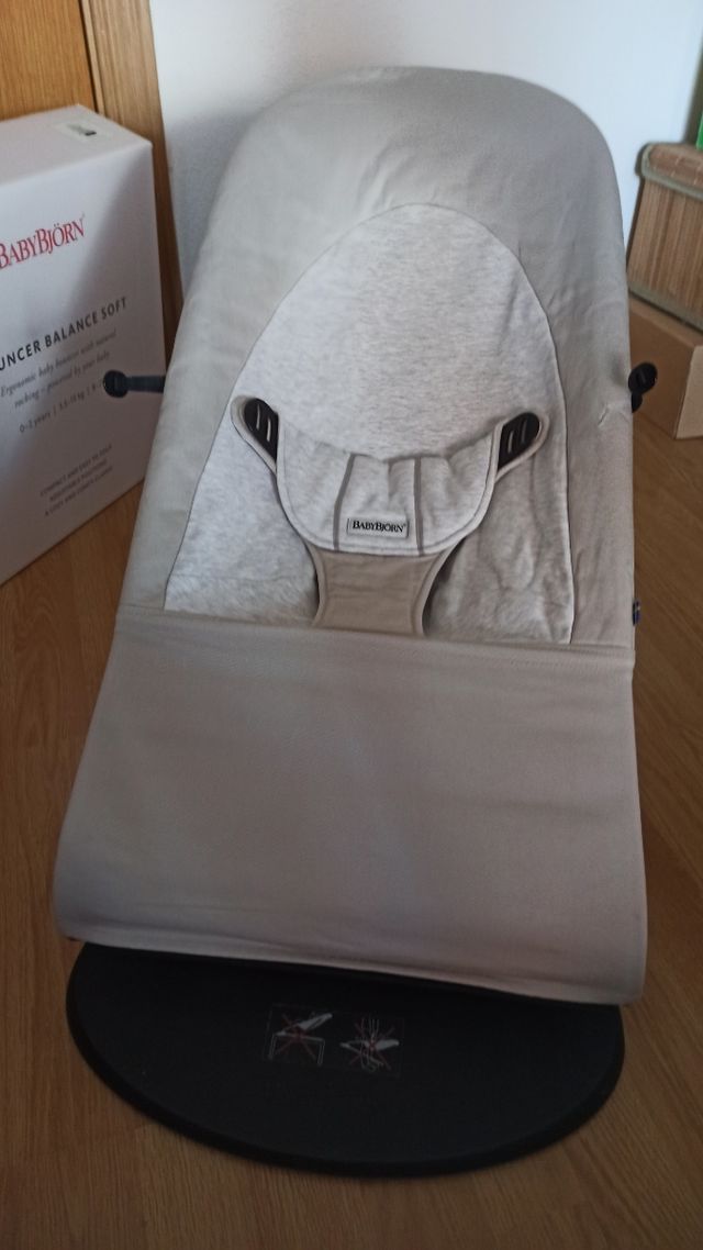 Hamaca BabyBjorn con accesorio juguete y funda