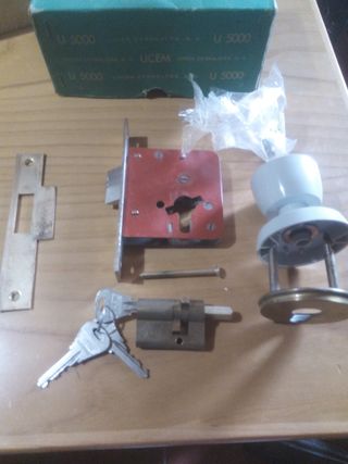 Cerradura puerta entrada