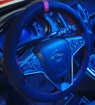 Tapizado de volante con funda deportiva 
