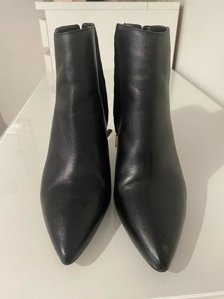 Botines de piel negro