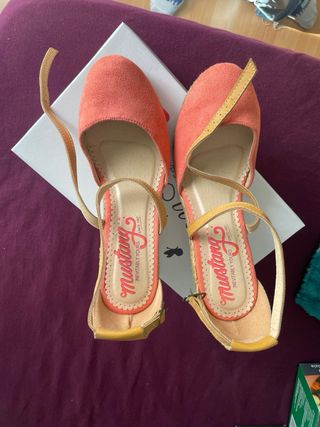 Sandalia cuña mustang