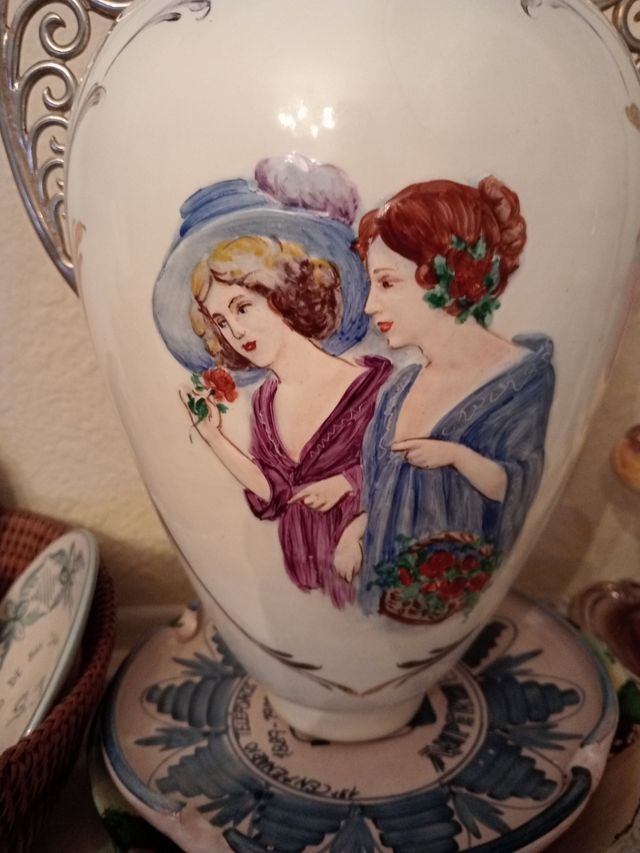 jarrón pintado a mano antiguo