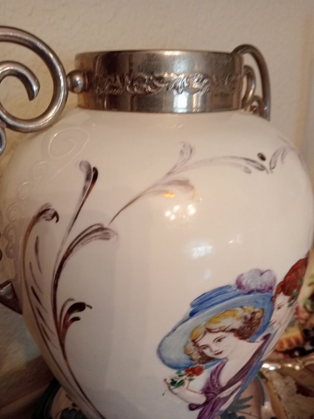 jarrón pintado a mano antiguo