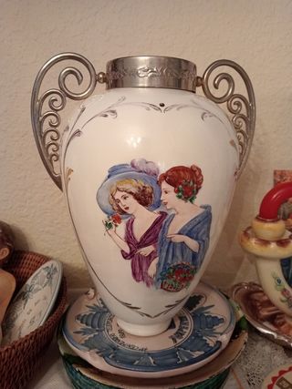 jarrón pintado a mano antiguo