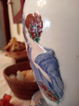 jarrón pintado a mano antiguo