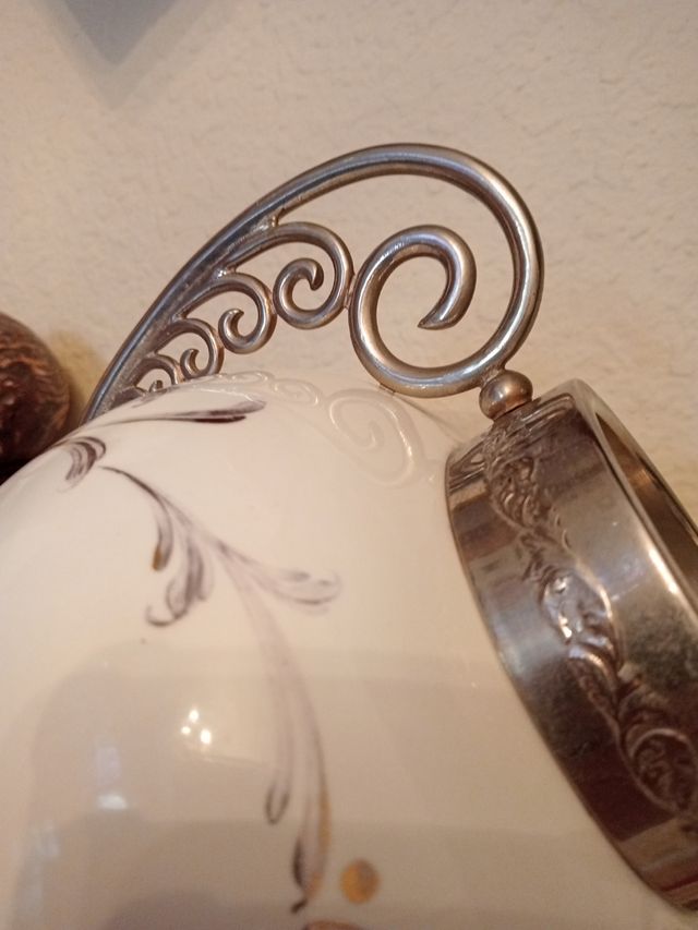 jarrón pintado a mano antiguo