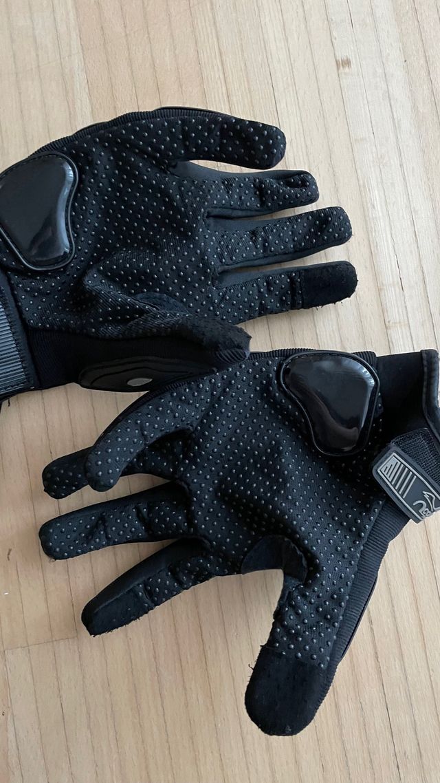 Guantes de moto con protecciones