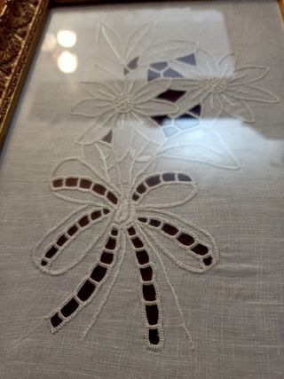 2 quadri in tessuto lino ricamati