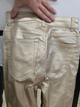Pantalón elastico dorado talla 32