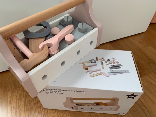 Caja y herramientas madera niña