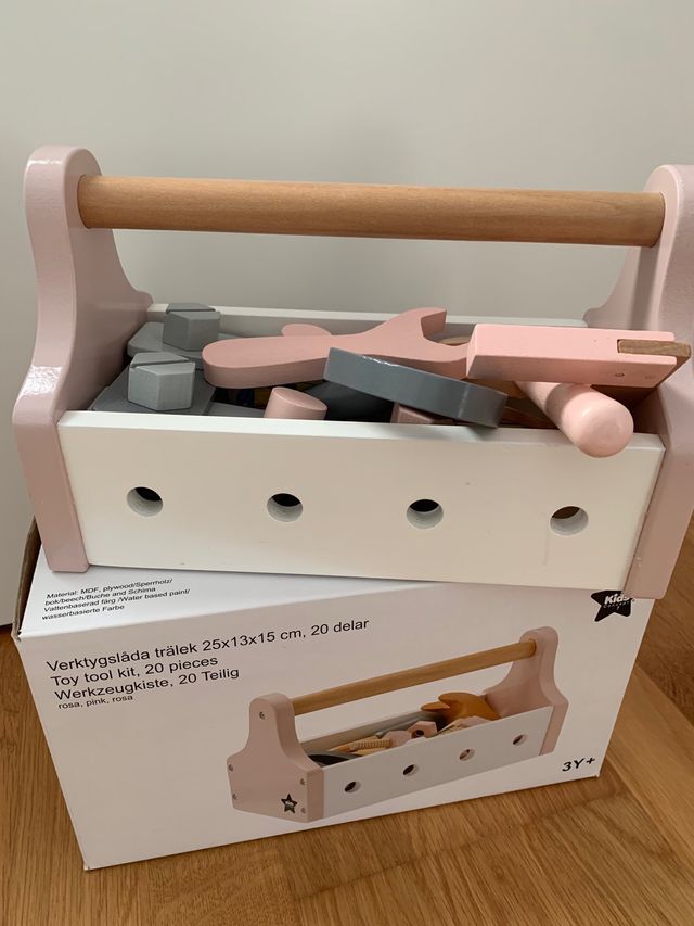 Caja y herramientas madera niña