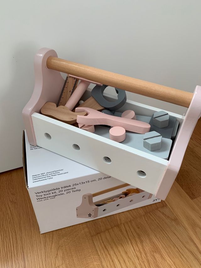 Caja y herramientas madera niña
