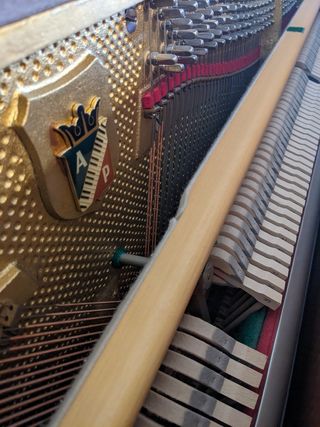 Piano de pared Petrof P 125 I