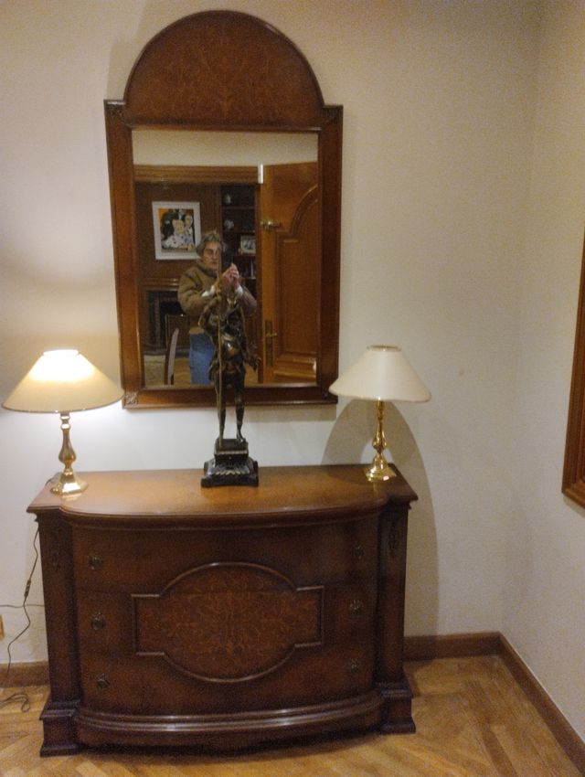 Aparador com mobiliário de espelho ou hall. 199€