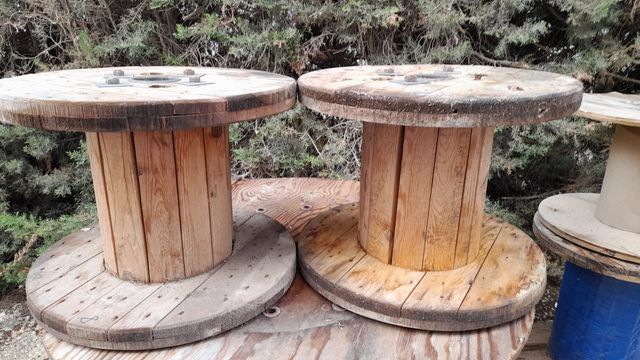 Tavolo avvolgicavo in legno