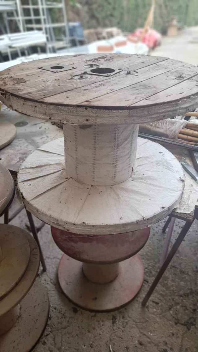 Tavolo avvolgicavo in legno