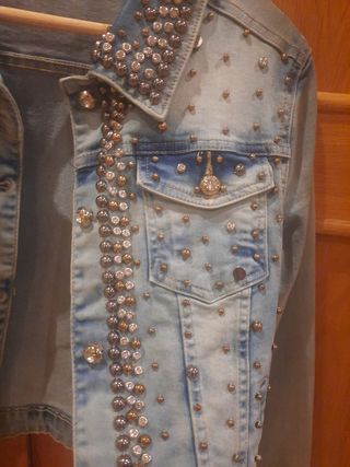 Cazadora vaquera tachuelas