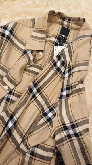 Camisa regular fit hombre.