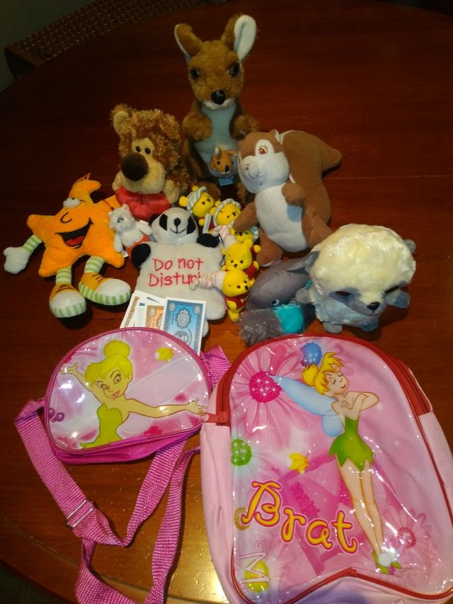 Lote peluches y cartera niña pequeña