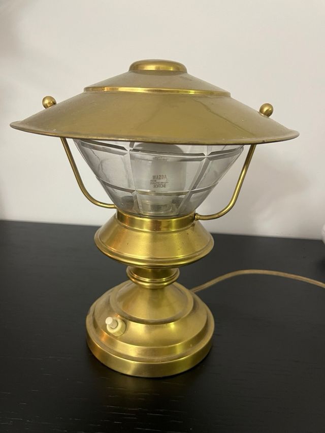 Lámpara metalica vintage de mesilla