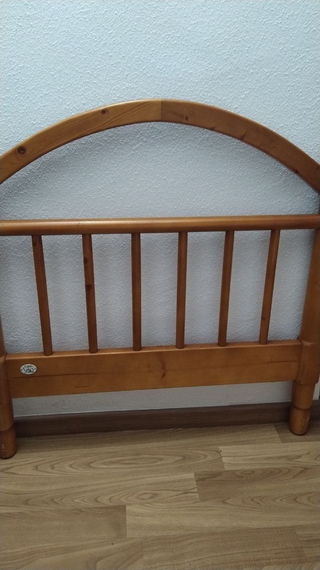 2 camas de pino macizo de marca Leño