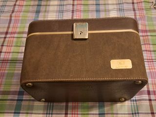 Maletín neceser rígido Karmar